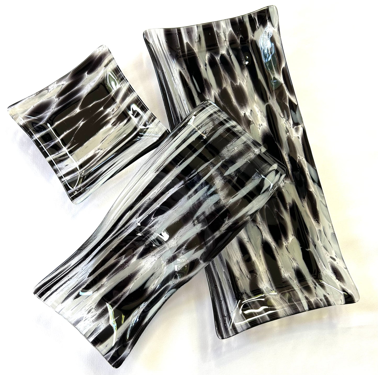 Artisan Glass Homeware Streaky Black