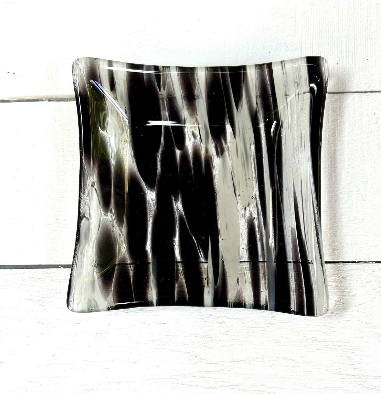 Artisan Glass Homeware Streaky Black